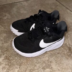 Nike Kids Black and White Sneakers with Star Accent
